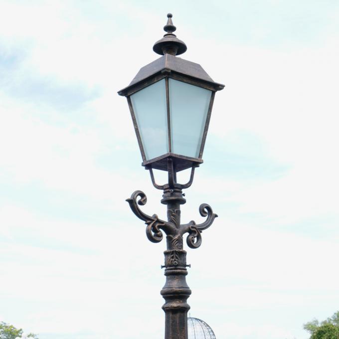Garden / Street Cast Iron Light Pole Round Base Lantern On Top European Style